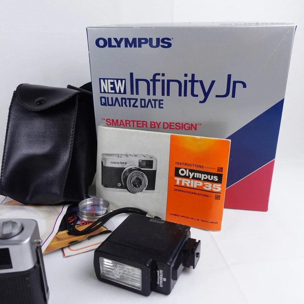 Olympus Trip 35 Vintage 35mm Film Camera D. Zuiko 40mm 2.8 Parts Repair UNTESTED